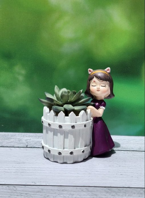 Maceta Niña de Pie con Barril